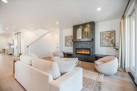 Tiny photo for 62637 Mt Hood Drive, Bend, OR 97703 (MLS # 220214982)