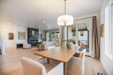 Tiny photo for 62637 Mt Hood Drive, Bend, OR 97703 (MLS # 220214982)