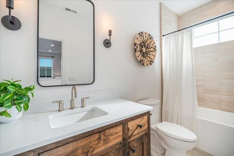 Tiny photo for 62637 Mt Hood Drive, Bend, OR 97703 (MLS # 220214982)