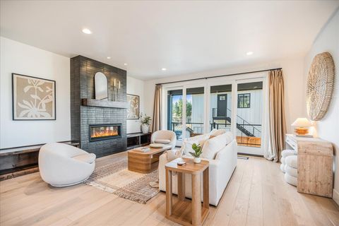 Tiny photo for 62637 Mt Hood Drive, Bend, OR 97703 (MLS # 220214982)