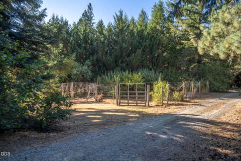 Tiny photo for 862 Autumn Lane, Glendale, OR 97442 (MLS # 220227053)