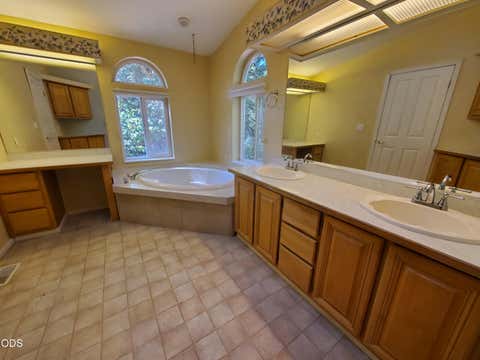 Tiny photo for 862 Autumn Lane, Glendale, OR 97442 (MLS # 220227053)