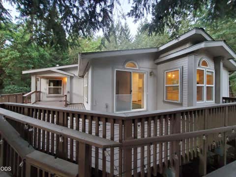 Photo of 862 Autumn Lane, Glendale, OR 97442 (MLS # 220227053)