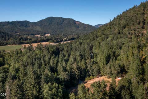 Tiny photo for 862 Autumn Lane, Glendale, OR 97442 (MLS # 220227053)