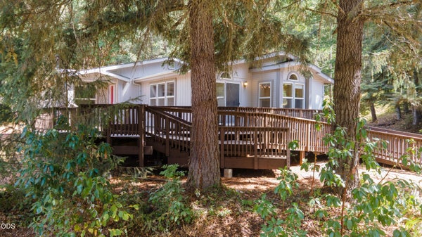 862 AUTUMN LN, GLENDALE, OR 97442 - Image 8890730c0fa101e14d8a162e5b8e95f4/3070593029