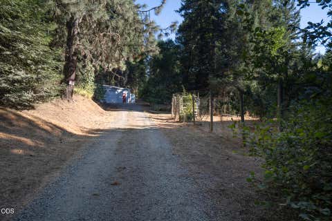Tiny photo for 862 Autumn Lane, Glendale, OR 97442 (MLS # 220227053)