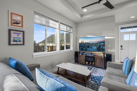 Tiny photo for 3859 NE Oakside Loop, Bend, OR 97701 (MLS # 220214916)