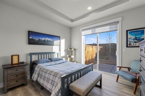 Tiny photo for 3859 NE Oakside Loop, Bend, OR 97701 (MLS # 220214916)