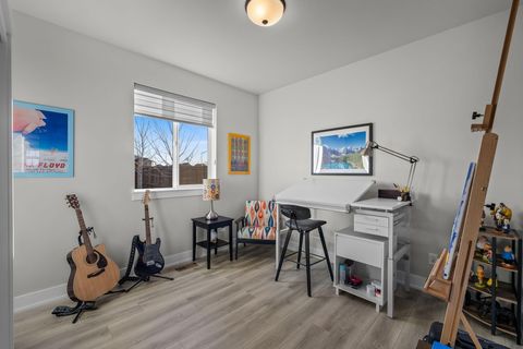 Tiny photo for 3859 NE Oakside Loop, Bend, OR 97701 (MLS # 220214916)