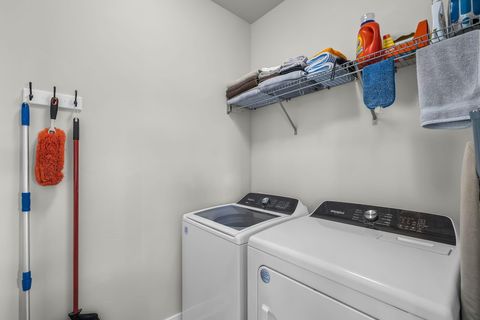 Tiny photo for 3859 NE Oakside Loop, Bend, OR 97701 (MLS # 220214916)