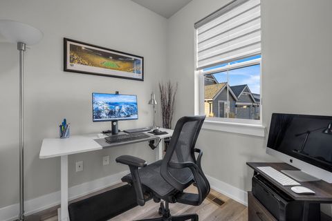 Tiny photo for 3859 NE Oakside Loop, Bend, OR 97701 (MLS # 220214916)