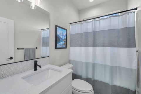 Tiny photo for 3859 NE Oakside Loop, Bend, OR 97701 (MLS # 220214916)