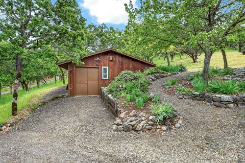 Tiny photo for 4343 Pioneer Road, Medford, OR 97501 (MLS # 220221297)