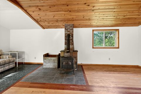 Tiny photo for 4343 Pioneer Road, Medford, OR 97501 (MLS # 220221297)