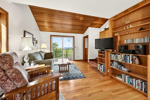 Tiny photo for 4343 Pioneer Road, Medford, OR 97501 (MLS # 220221297)