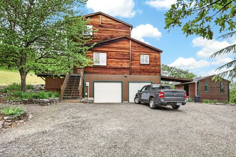 Tiny photo for 4343 Pioneer Road, Medford, OR 97501 (MLS # 220221297)