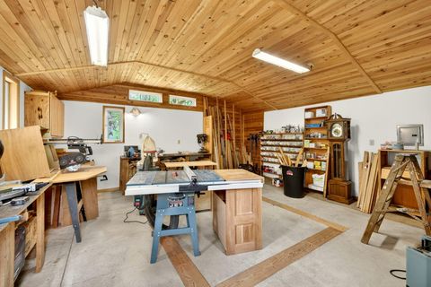 Tiny photo for 4343 Pioneer Road, Medford, OR 97501 (MLS # 220221297)