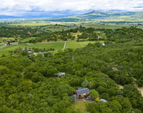 Tiny photo for 4343 Pioneer Road, Medford, OR 97501 (MLS # 220221297)