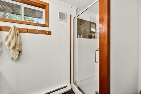 Tiny photo for 4343 Pioneer Road, Medford, OR 97501 (MLS # 220221297)