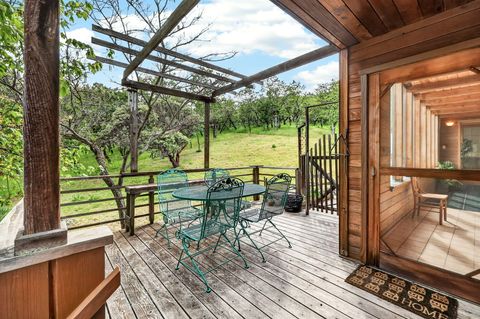 Tiny photo for 4343 Pioneer Road, Medford, OR 97501 (MLS # 220221297)