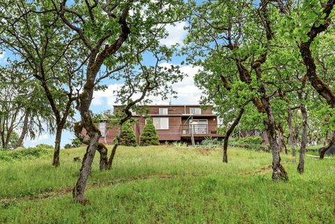 Tiny photo for 4343 Pioneer Road, Medford, OR 97501 (MLS # 220221297)
