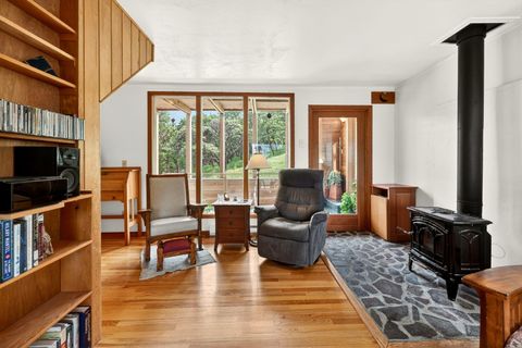 Tiny photo for 4343 Pioneer Road, Medford, OR 97501 (MLS # 220221297)