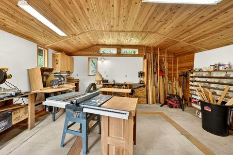 Tiny photo for 4343 Pioneer Road, Medford, OR 97501 (MLS # 220221297)