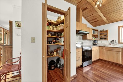 Tiny photo for 4343 Pioneer Road, Medford, OR 97501 (MLS # 220221297)