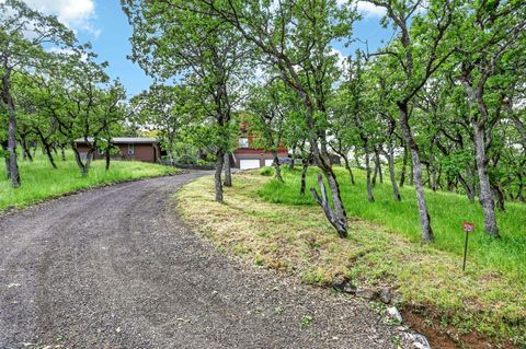 Tiny photo for 4343 Pioneer Road, Medford, OR 97501 (MLS # 220221297)