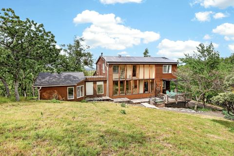 Photo of 4343 Pioneer Road, Medford, OR 97501 (MLS # 220221297)