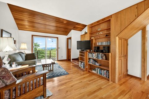 Tiny photo for 4343 Pioneer Road, Medford, OR 97501 (MLS # 220221297)