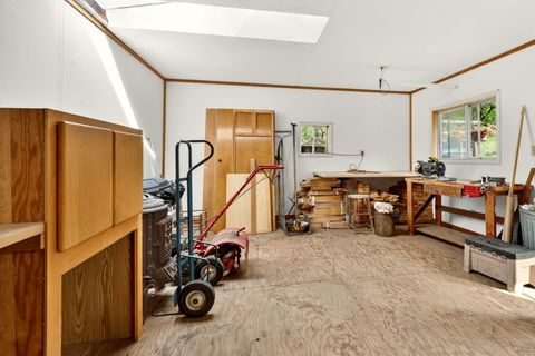 Tiny photo for 4343 Pioneer Road, Medford, OR 97501 (MLS # 220221297)