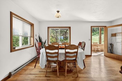 Tiny photo for 4343 Pioneer Road, Medford, OR 97501 (MLS # 220221297)