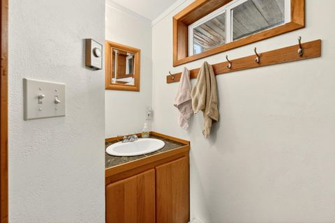 Tiny photo for 4343 Pioneer Road, Medford, OR 97501 (MLS # 220221297)