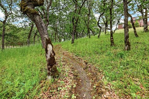 Tiny photo for 4343 Pioneer Road, Medford, OR 97501 (MLS # 220221297)