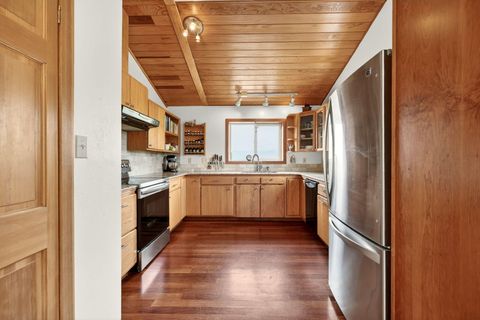Tiny photo for 4343 Pioneer Road, Medford, OR 97501 (MLS # 220221297)