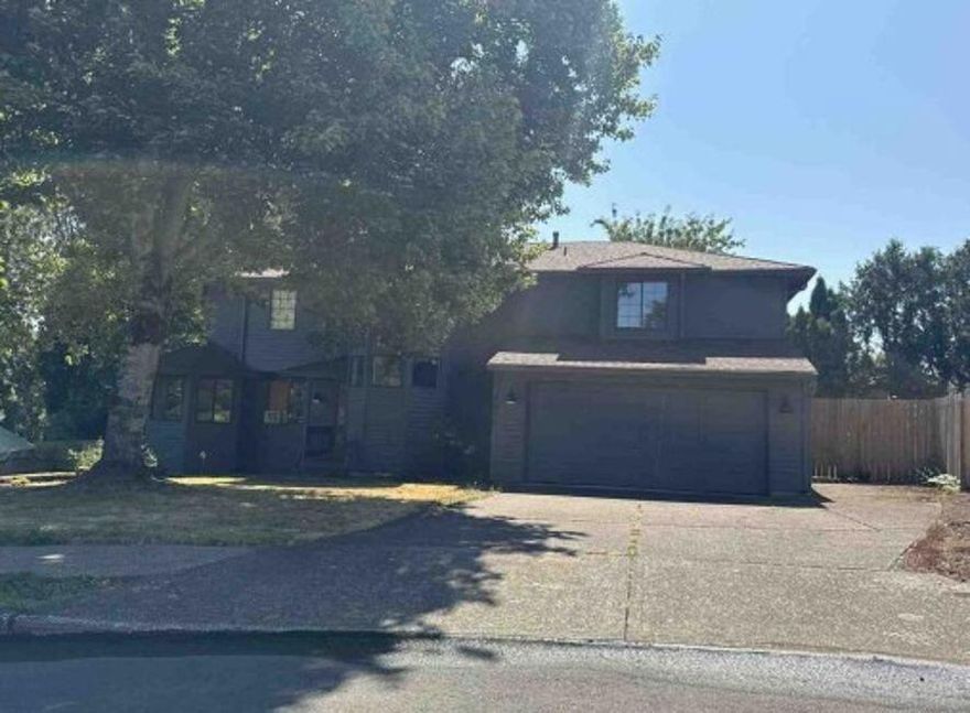 This traditional style single family home offers 4 bedrooms and 2 bathrooms with approximately 2165 square feet of living space on a 0.33 acre lot.  Offers to be placed on Xome website. Interior inspections are not available. Do not trespass! Forward all inquiries and questions to Xome Customer Service.