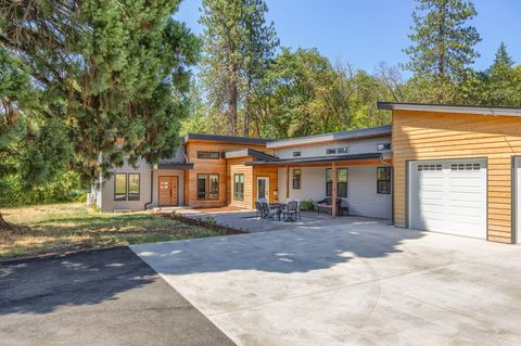 Tiny photo for 4235 Highland Avenue, Grants Pass, OR 97526 (MLS # 220220220)