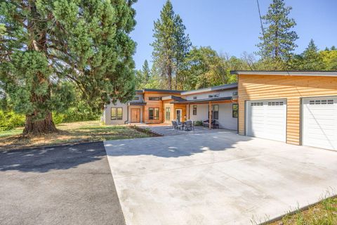 Tiny photo for 4235 Highland Avenue, Grants Pass, OR 97526 (MLS # 220220220)