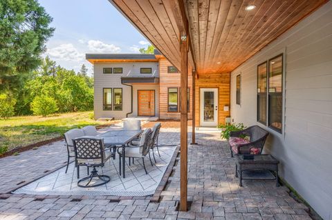 Tiny photo for 4235 Highland Avenue, Grants Pass, OR 97526 (MLS # 220220220)