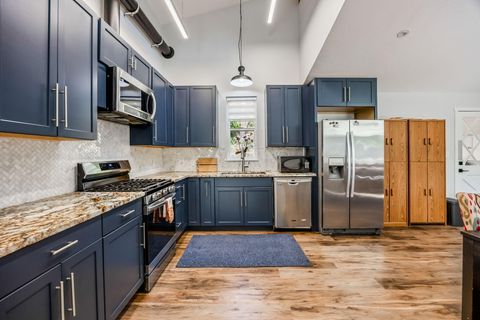 Tiny photo for 4235 Highland Avenue, Grants Pass, OR 97526 (MLS # 220220220)