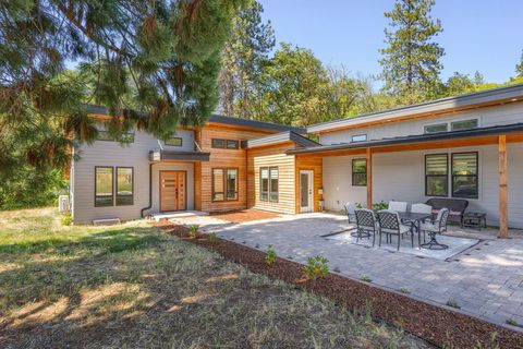 Tiny photo for 4235 Highland Avenue, Grants Pass, OR 97526 (MLS # 220220220)