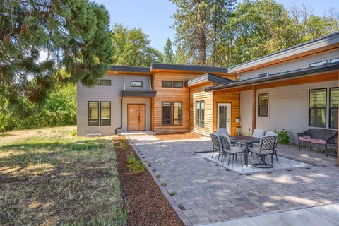 Tiny photo for 4235 Highland Avenue, Grants Pass, OR 97526 (MLS # 220220220)