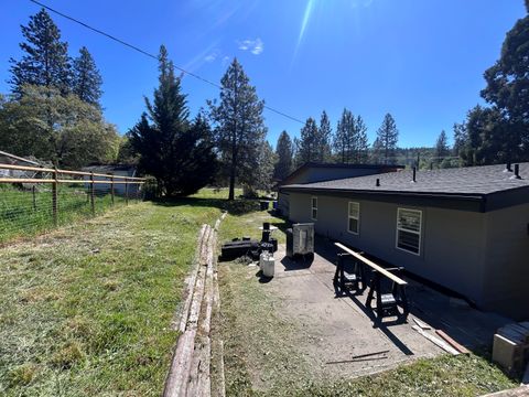 Tiny photo for 4235 Highland Avenue, Grants Pass, OR 97526 (MLS # 220220220)