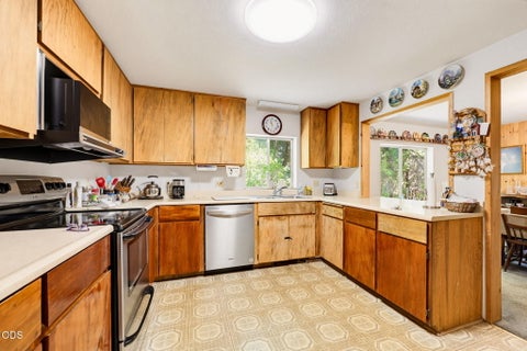 Tiny photo for 690 Thornbrook Drive, Merlin, OR 97532 (MLS # 220226635)