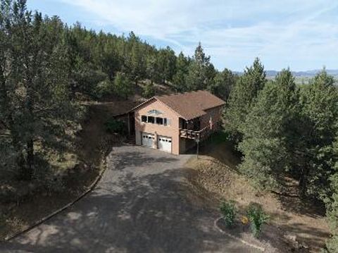 Photo of 12261 Overland Drive, Klamath Falls, OR 97603 (MLS # 220221188)