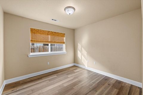 Tiny photo for 1141 Brookdale Avenue, Medford, OR 97504 (MLS # 220212608)