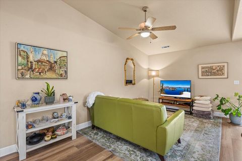 Tiny photo for 1141 Brookdale Avenue, Medford, OR 97504 (MLS # 220212608)