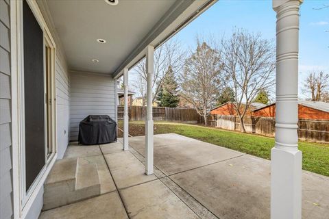 Tiny photo for 1141 Brookdale Avenue, Medford, OR 97504 (MLS # 220212608)