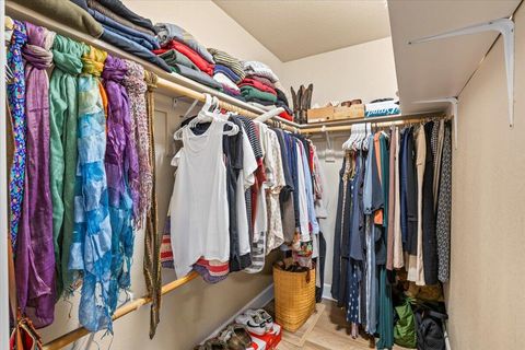 Tiny photo for 1141 Brookdale Avenue, Medford, OR 97504 (MLS # 220212608)